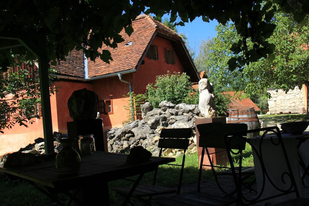 Ferienwohnungen Sonnenberg Рач-ан-дер-Вайнштрассе Экстерьер фото